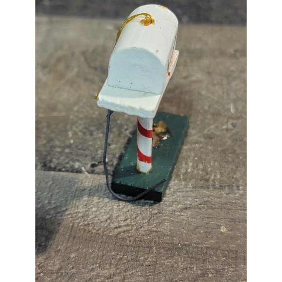 White wooden mailbox AS IS ornament xmas mistletoe - Picture 4 of 5